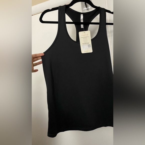 NWT Fabletics  Phoenix Lite Racerback Tank Black Size Medium - Picture 5 of 7
